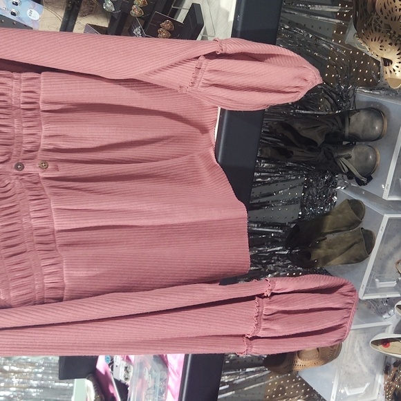 New In Pink Top Size Small - Picture 3 of 8